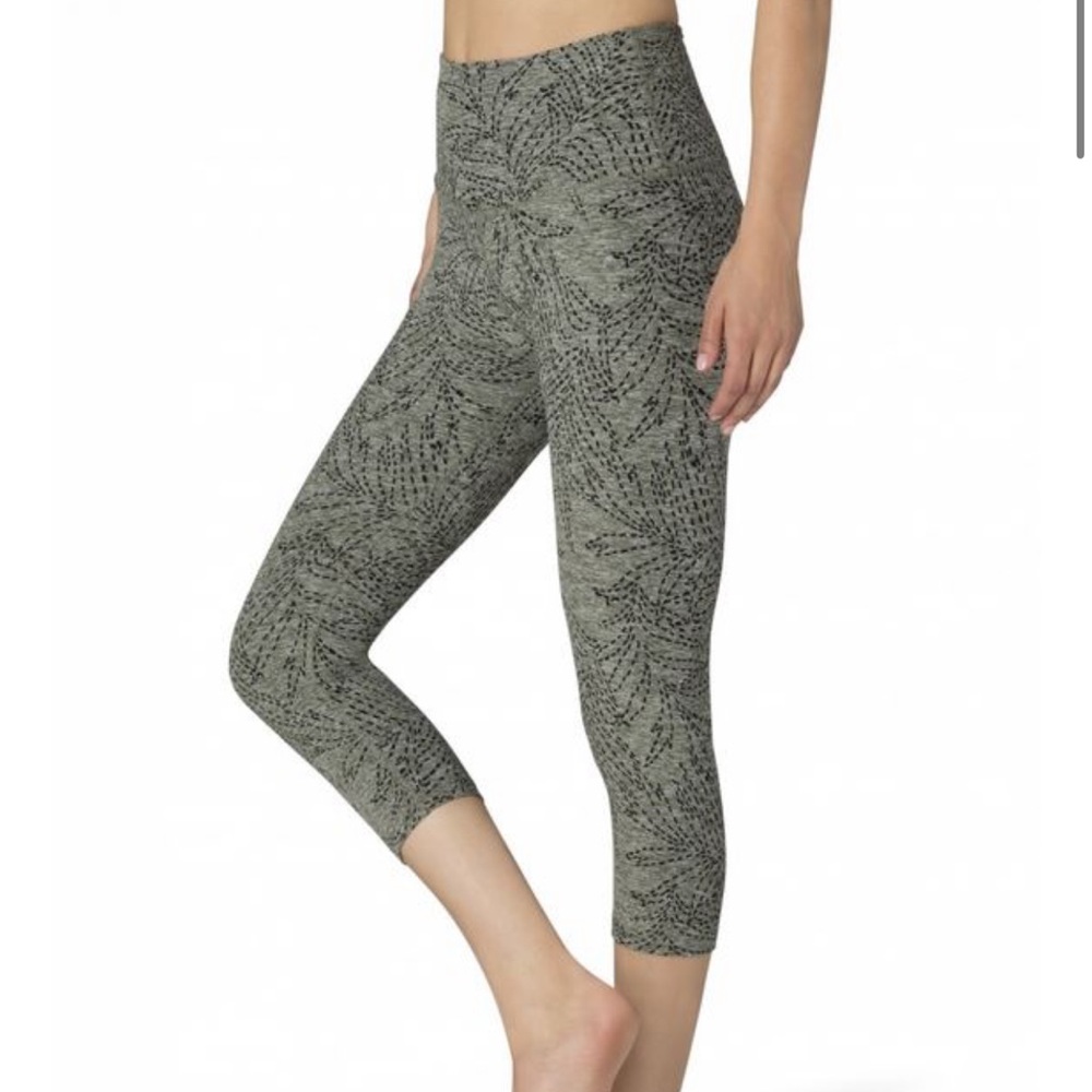 Beyond Yoga Spacedye Highwaisted Capri Leggings Jungle Palm Rainwash Sz Small